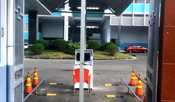 Máy giữ xe đảo làn tự động